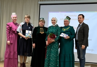 Әдәби марафон проекты әдәби әйдаманнары "Китаплы юл" әдәби тематик кичәдә катнаштылар Әдәби марафон проекты әдәби әйдаманнары "Китаплы юл" әдәби тематик кичәдә катнаштылар